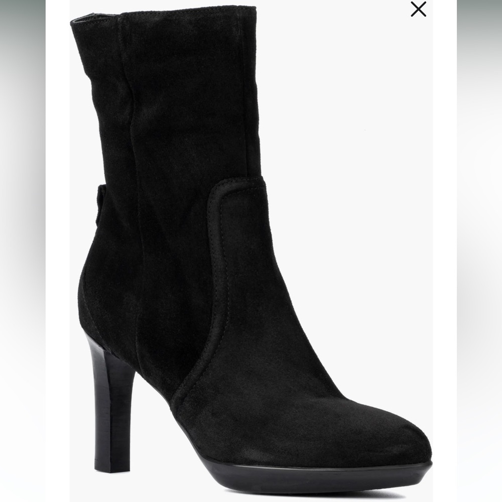 NWOB Aquatalia Renisa Weatherproof Bootie (Women), size 8 Black Suede
